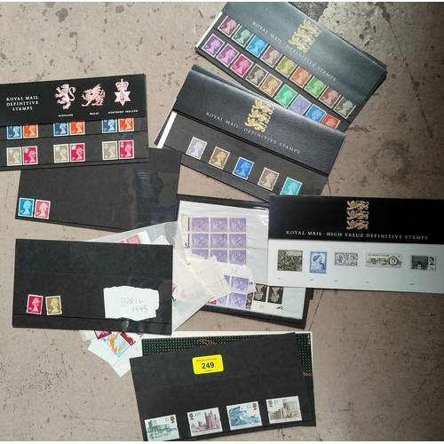 249 - GB: two sets of Castles to £5 mint, another high value set, various definitives (10 packs)