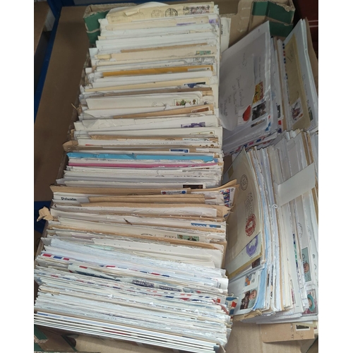 275 - A large quantity of unsorted postal covers with stamps.