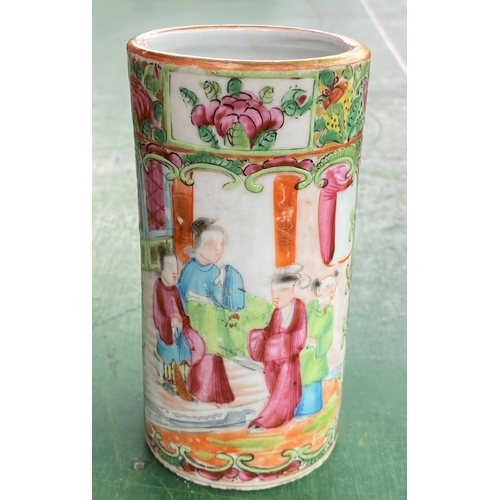 463 - A Chinese famille vert ceramic brush pot decorated with traditional scenes, height 12.5cm (good cond... 