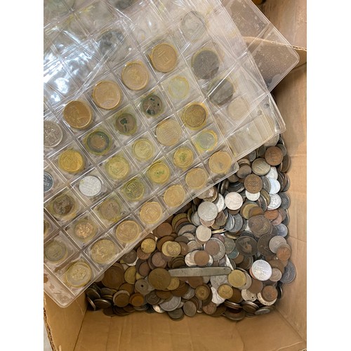568 - A large quantity of GB and foreign coins, approx. 15kg