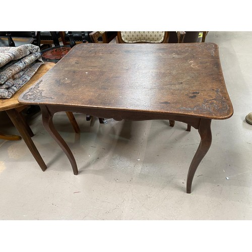 752 - An oak rounded rectangular coffee table and an oak sewing box