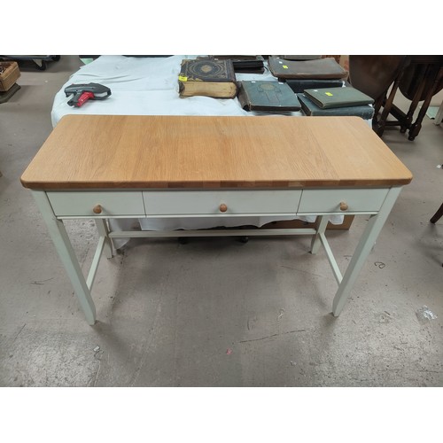 778 - A modern cream and wood dressing table with 3 doors, 120cm length, h 80cm, depth 36cm