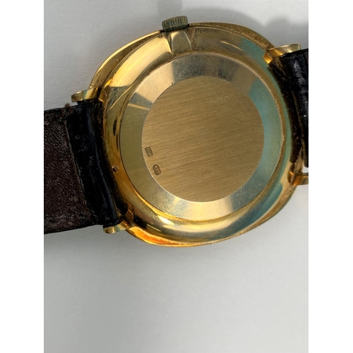512 - A gents 9 carat hallmarked gold quartz wristwatch by Mappin & Webb, on black leather strap ( Not wor... 