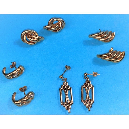 555 - 3 pairs of yellow metal earrings st 375 12gm & a similar unmarked pair