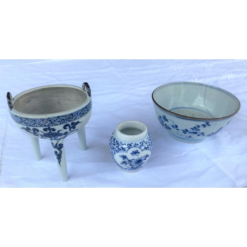345E - A Chinese blue and white ceramic censor stand with loop handle decoration, height 11cm; a Chinese bl... 