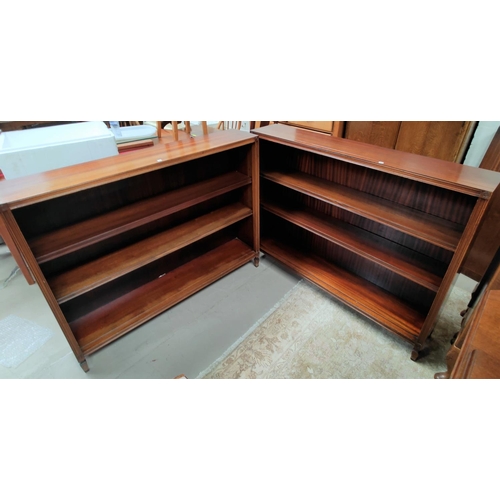 831 - A pair of Georgian style 3 height mahogany bookcases by Reprodux