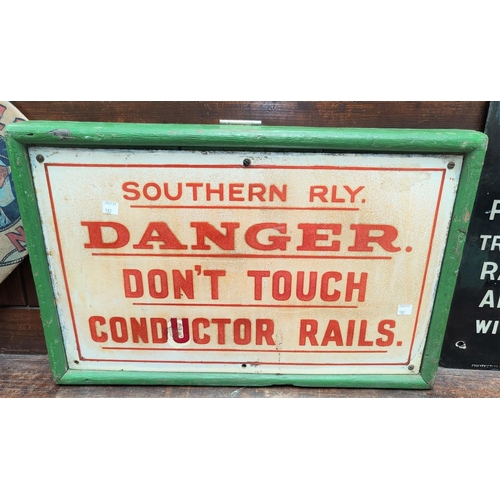 182 - An early 1900's SOUTHERN RAILWAY enamel sign 