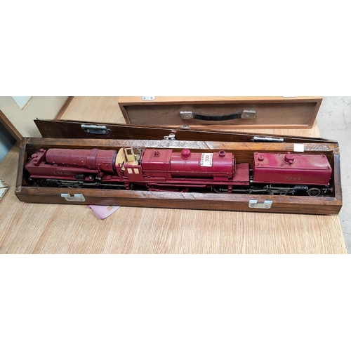 332 - An '0' gauge LMS loco with subsidiary units in wood display box