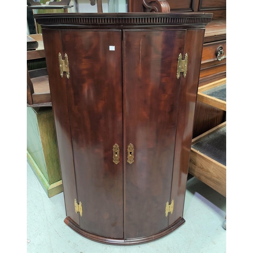 685 - A Georgian mahogany corner cupboard with bow front enclosed by 2 doors