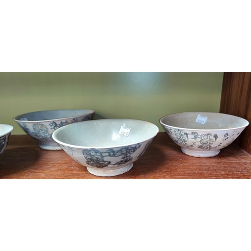 352B - Six Chinese Tek Sing Cargo rice bowls, all of a similar size and pattern and three spoons