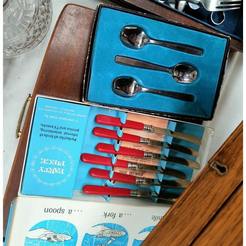 539 - A 1960's part canteen of stainless steel cutlery; other boxed cutlery

NO BIDS SOLD WITH NEXT LOT