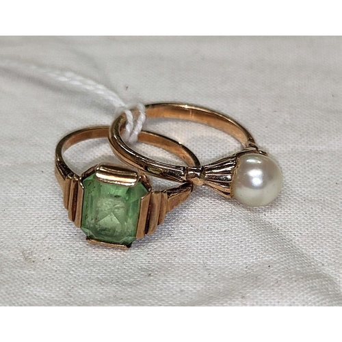 585 - A dress ring set cushion cut green stone (worn), stamped '9ct', size M; a 9 carat hallmarked gold pe... 