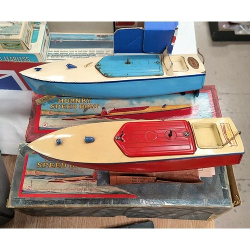 323A - A 2 crig boxed Hornby speedboats, boxes a.f