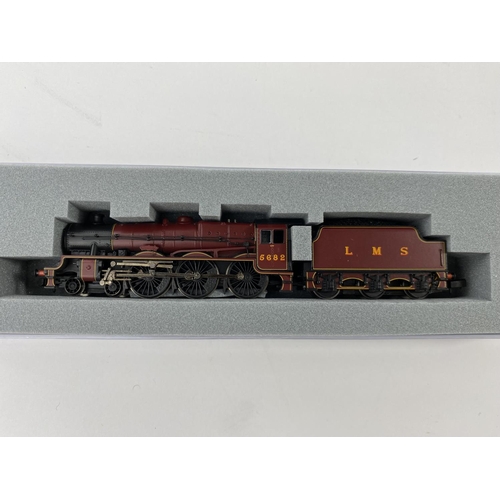 333a - A Graham Farish N gauge originally boxed Jubilee 5682 'Trafalgar' 4000 Gal Tender LMS Crimson 372-47... 