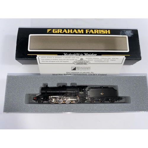 333B - A Graham Farish N gauge originally boxed 8F 48045 Black Late Crest 372-151