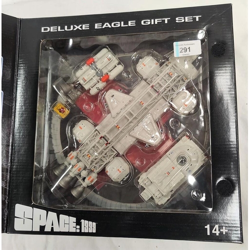 291 - An originally boxed Deluxe Eagle gift set Gerry Anderson Space:1999 by Alpha Moon base