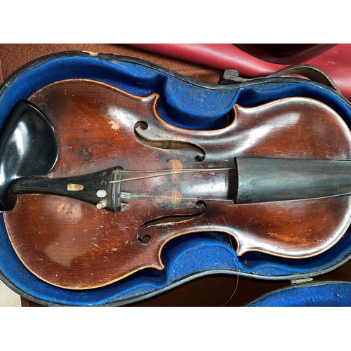 162 - A late 19th/early 20th century violin with 2 piece back, stamped to rear Vuillaume a Paris, in hard ... 