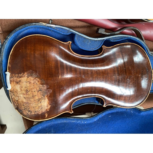 162 - A late 19th/early 20th century violin with 2 piece back, stamped to rear Vuillaume a Paris, in hard ... 