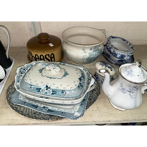 472 - A Copeland china blue & white cup and saucer; similar blue & white china; A 1960's Royal Tuscan Casc... 