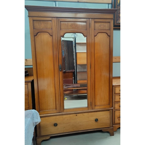 699 - An Edwardian inlaid mahogany 3 piece bedroom suite in the Sheraton style comprising wardrobe, chest ... 