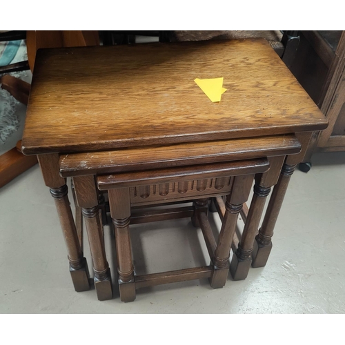 746 - An oak nest of 3 occasional tables largest table approx. 58cm wide x 38cm deep x height 53.5cm; a wo... 