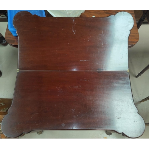 784 - A Georgian mahogany fold over tea table in the Irish manner, of small stature, on pedestal feet. W 7... 