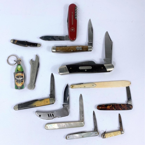 130 - A selection of various pocket knives, pearl handled and others.