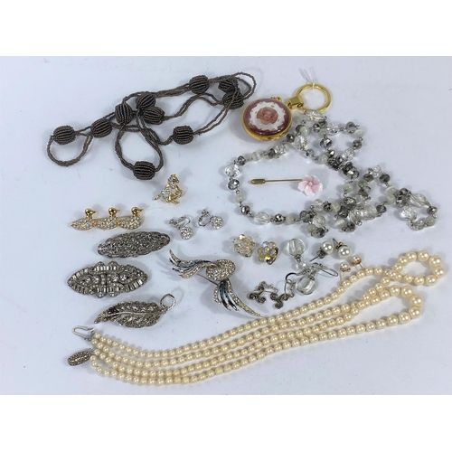 597 - A selection of jewellery including 1930's diamante etc