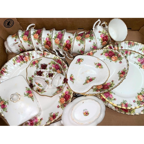 463 - A very large selection of Royal Albert Old Country Roses dinner/tea/coffee ware, 100 pieces plus