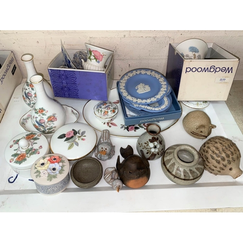 488 - A large selection of Wedgewood, Basalt etc, Coalport and other various items of china and trinketwar... 