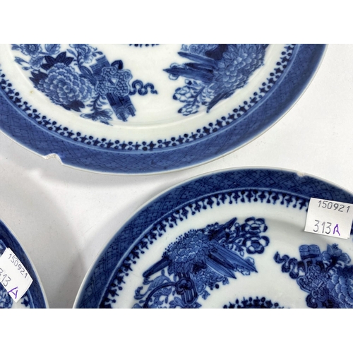 313A - 5 Chinese Fitzhugh pattern blue and white dishes, 3 x 16cm, 2 x 19.5cm (all 5 with chips to rims)(As... 
