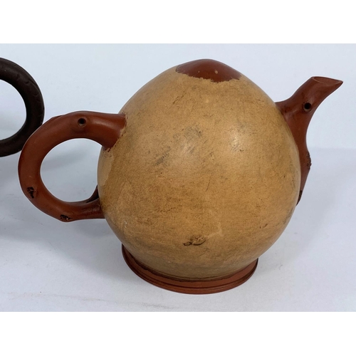 318 - A Chinese cadogan Yixing tea pot with dragons head (2 pots in good condition)