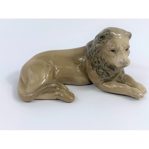 403E - A Lladro figure of a Lion in repose, length 11cm.