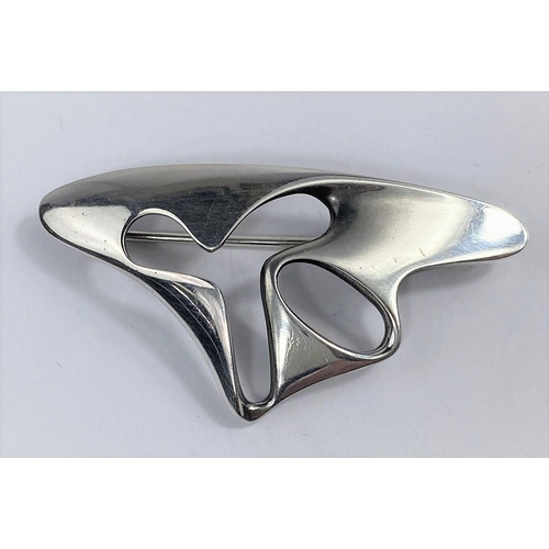 491 - A Georg Jensen silver amoeba brooch designed by Henning Koppel, No 325, stamped marks, width 5.5 cm