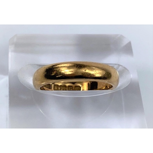 514 - A 22 carat hallmarked gold wedding ring, 5.8 gm