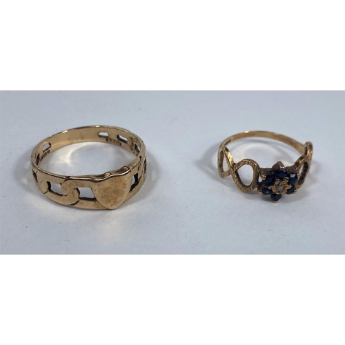 517 - A 9 carat hallmarked gold chain link signet ring; a 9 carat hallmarked gold sapphire and diamond clu... 