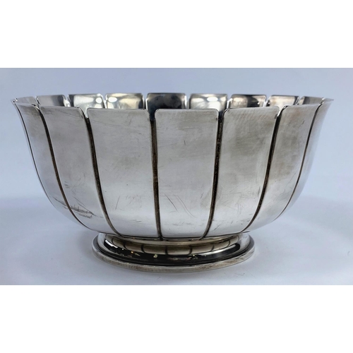543 - A hallmarked silver ribbed circular bowl on raised foot Sheffield 1970, diameter 21 cm, 24 oz