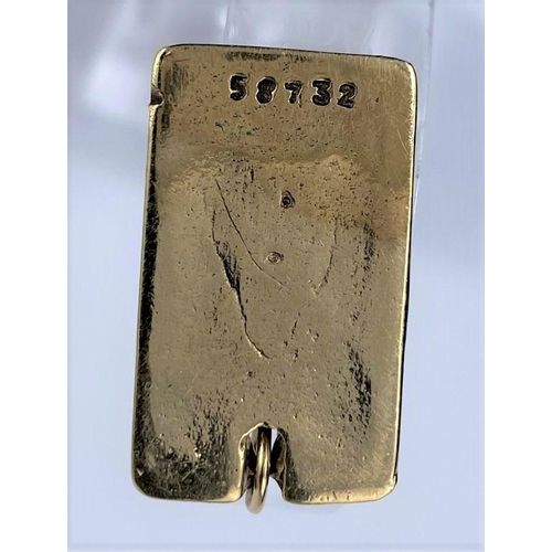 580 - A 9 carat hallmarked gold ingot rectangular pendant, 14.4 gm