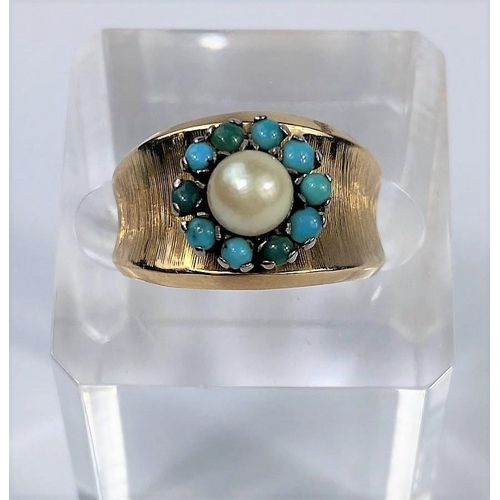 583 - A yellow metal dress ring set central pearl surrounded by turquoise, stamped '18', 5.1 gm