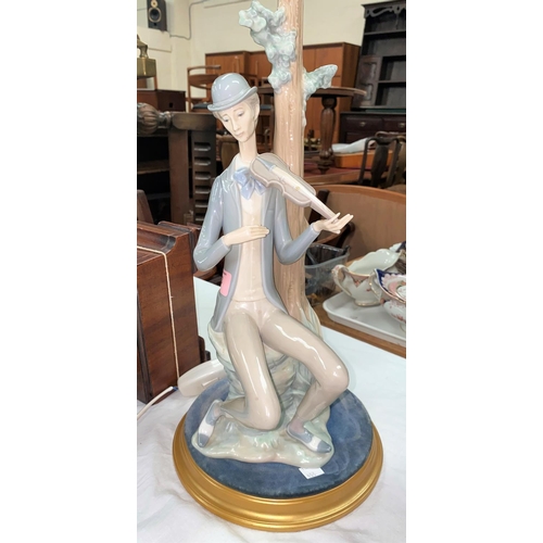 453 - A Lladro group:  violinist by a tree (violin a.f.)