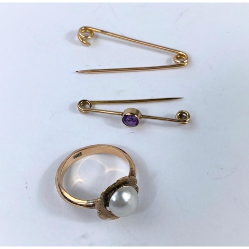627 - A pearl set ring stamped '9 ct'; 2 yellow metal bar brooches, unmarked, test as c. 9 carat, 6 gm gro... 