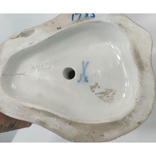 472B - A Meissen ceramic group of 4 cherubs making flower chains, crossed sword marks to base, numbered 250... 