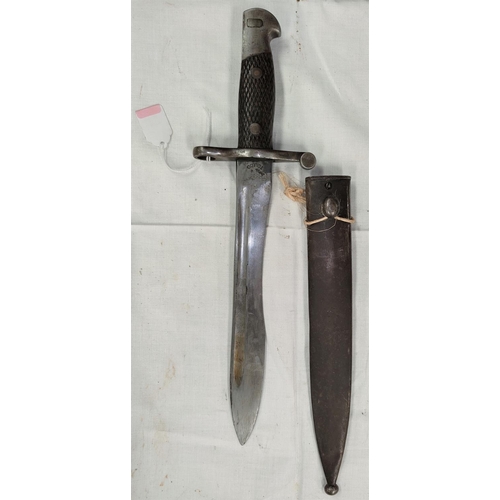 156 - A Spanish 1941 pattern Bolo Bayonet, with cross hatched wooden sides to the handle, steel Scabbard; ... 