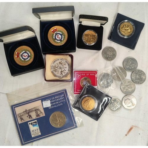 239 - A mixed selection of coins and cased medals