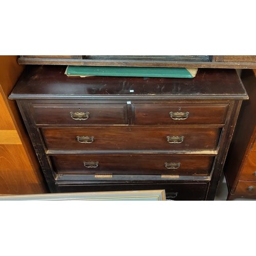 841B - A large chest of drawers