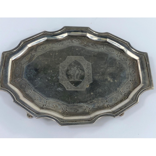 639 - A Georgian small oval salver with chased decoration, on bun feet, London 1810, 4.3 oz - PLEASE NOTE ... 