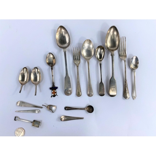 663 - Two hallmarked silver fiddle pattern dessert spoons; a selection of miscellaneous hallmarked silver ... 