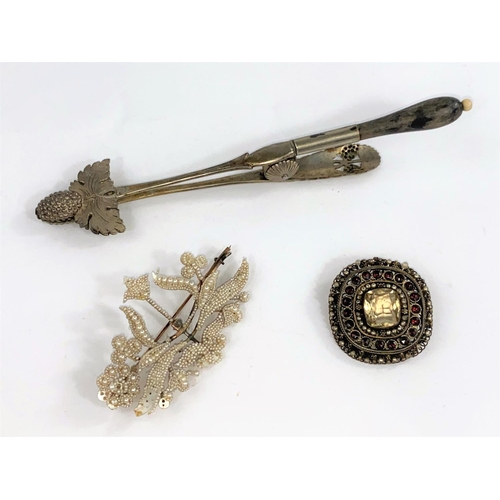 146 - A 19th century continental paste brooch, a seed pearl brooch (a/f), contintental grape tongs