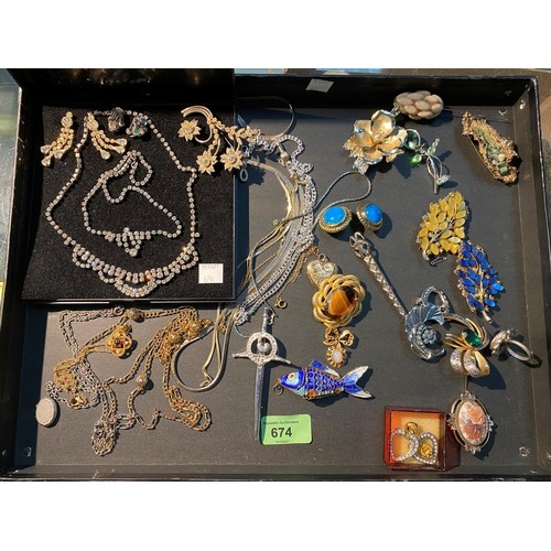 674 - A selection of diamante and other costume jewellery including chains and brooches etc