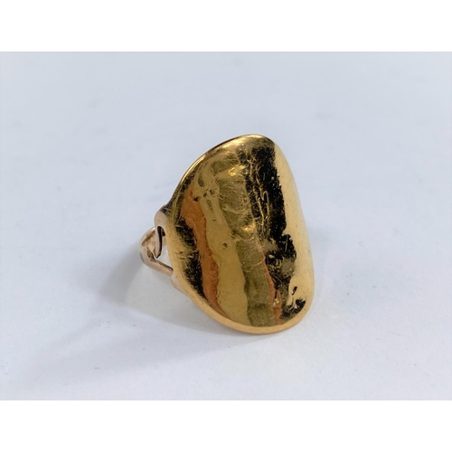 650D - A ring formed from a George V half sovereign on soldered shank st 9ct, 4gm gross (shank split)size K
